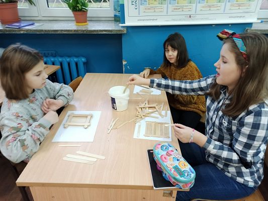 Grafika #14: Pudełko ze szpatułek