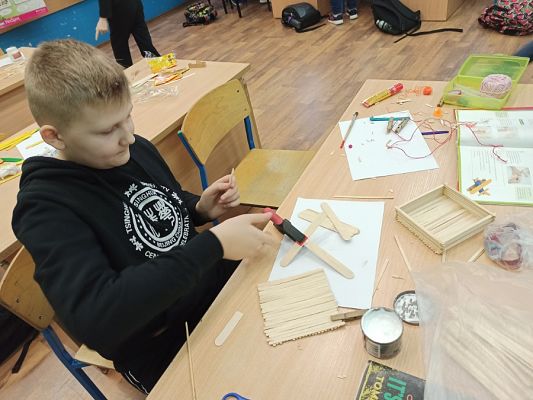 Grafika #19: Pudełko ze szpatułek