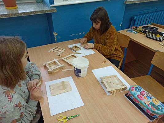 Grafika #22: Pudełko ze szpatułek