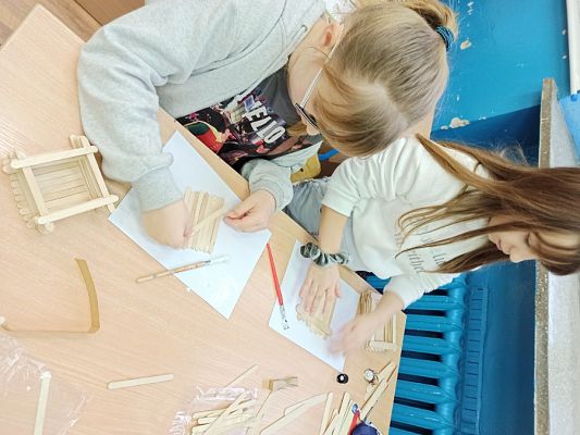 Grafika #23: Pudełko ze szpatułek