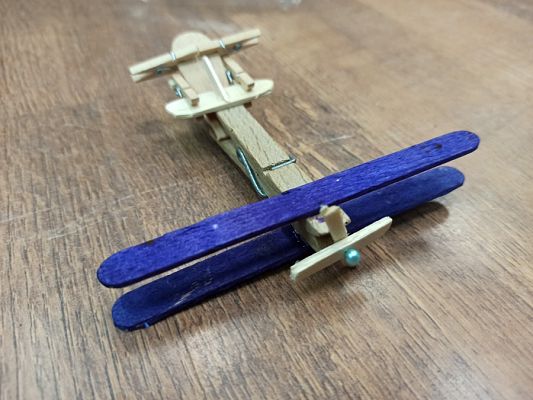 Grafika #24: Pudełko ze szpatułek