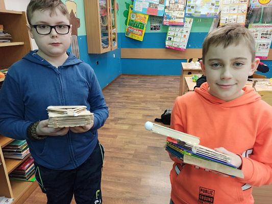 Grafika #25: Pudełko ze szpatułek