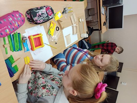 Grafika #30: Pudełko ze szpatułek