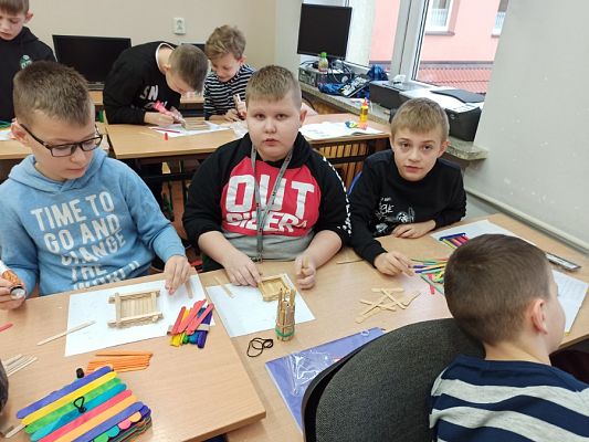 Grafika #31: Pudełko ze szpatułek