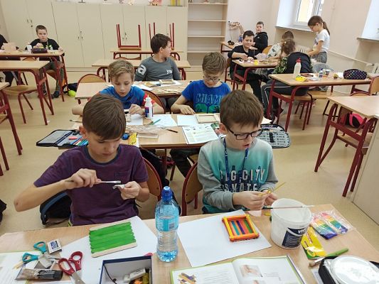 Grafika #42: Pudełko ze szpatułek