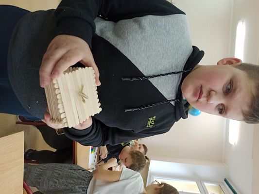 Grafika #44: Pudełko ze szpatułek