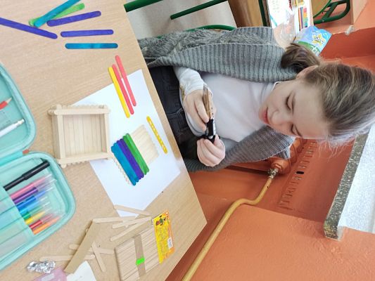 Grafika #56: Pudełko ze szpatułek