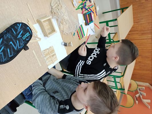 Grafika #58: Pudełko ze szpatułek