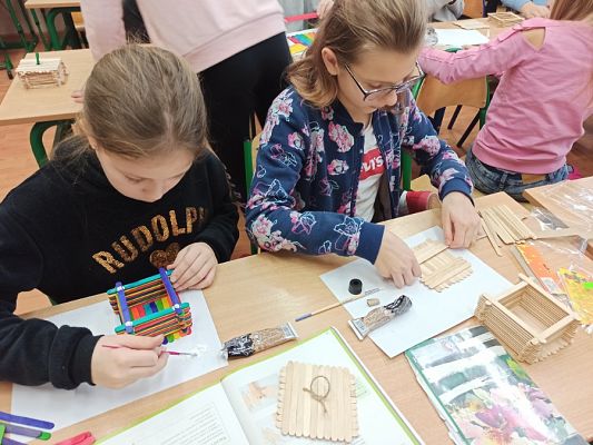 Grafika #34: Pudełko ze szpatułek