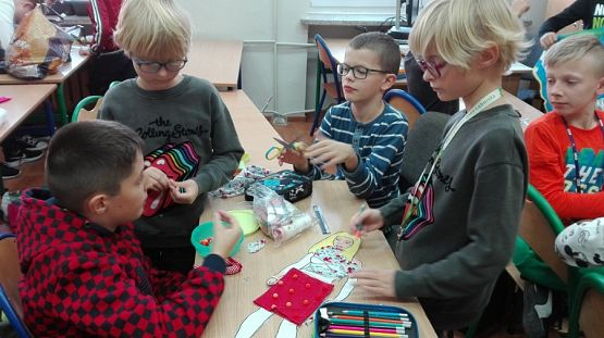  Grafika #2: Projektanci mody