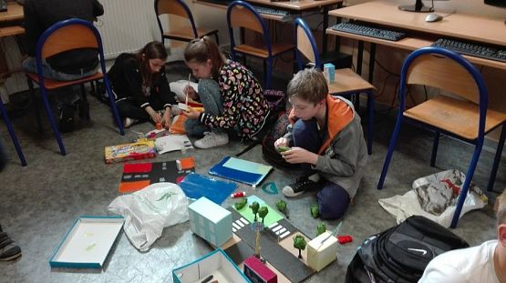 Grafika #4: MAKIETA SKRZYŻOWANIA - klasy 4