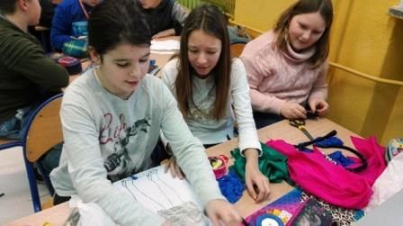 Grafika #0: Klasy 5 projektują stroje