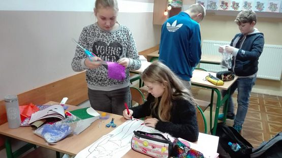 Grafika #2: Klasy 5 projektują stroje