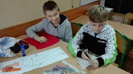 Grafika #4: Klasy 5 projektują stroje