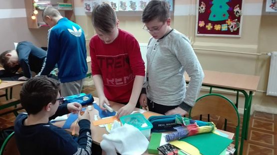 Grafika #5: Klasy 5 projektują stroje