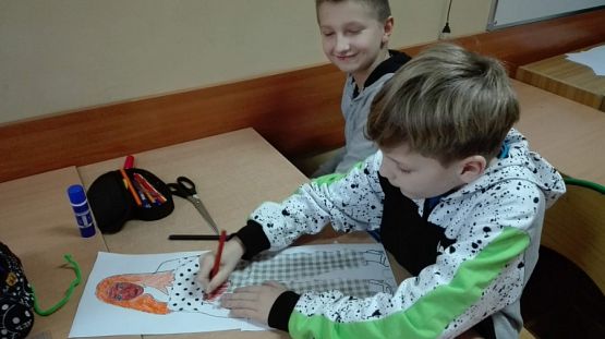 Grafika #10: Klasy 5 projektują stroje