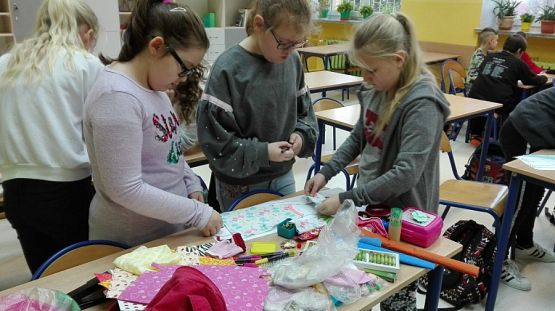 Grafika #12: Klasy 5 projektują stroje