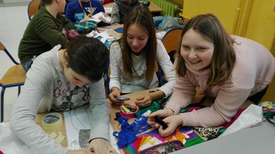 Grafika #16: Klasy 5 projektują stroje