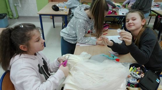 Grafika #17: Klasy 5 projektują stroje