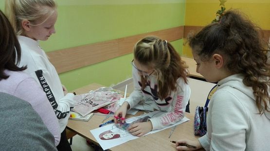 Grafika #20: Klasy 5 projektują stroje