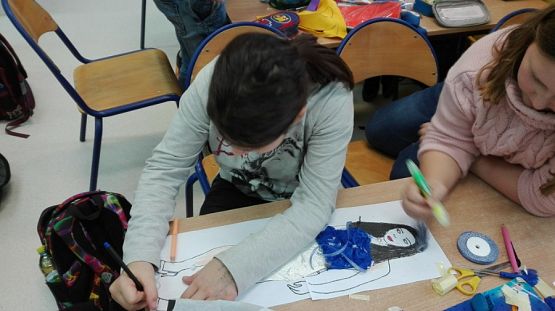 Grafika #22: Klasy 5 projektują stroje