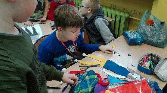 Grafika #24: Klasy 5 projektują stroje