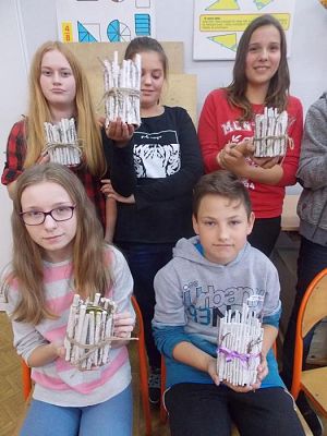  Grafika #2: Doniczki z puszek i patyków