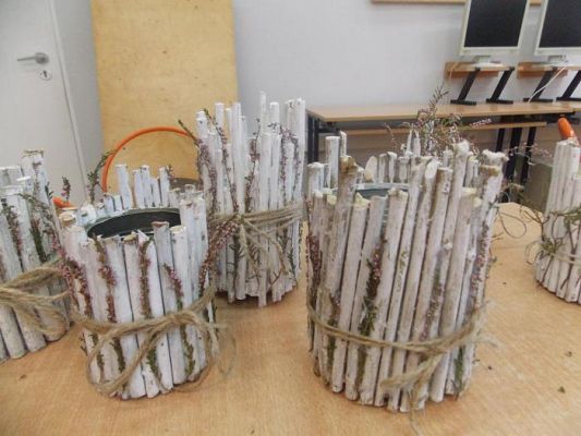  Grafika #1: Doniczki z puszek i patyków