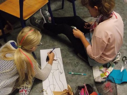  Grafika #0: Klasy 5 projektują stroje