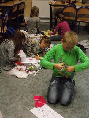  Grafika #1: Klasy 5 projektują stroje