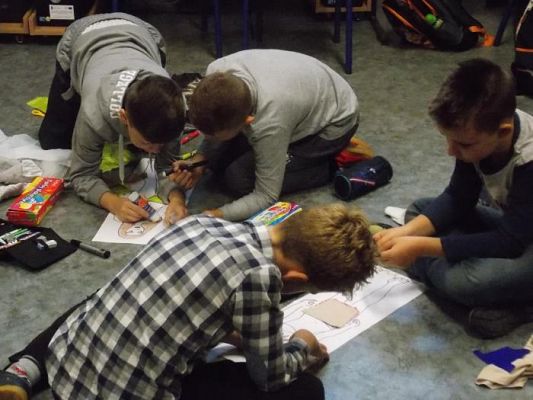  Grafika #3: Klasy 5 projektują stroje