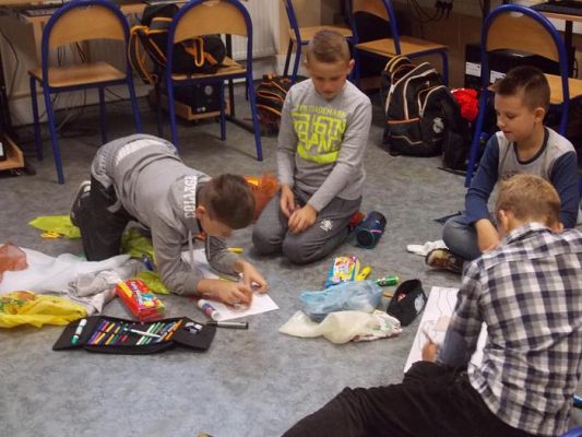  Grafika #2: Klasy 5 projektują stroje