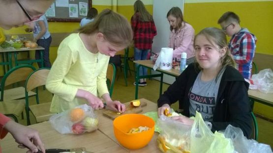  Grafika #13: Sałatki owocowe w klasach 6