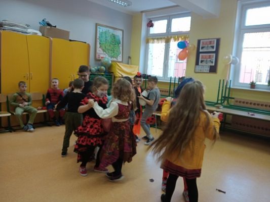  Grafika #2: Bal karnawałowy klas I - III